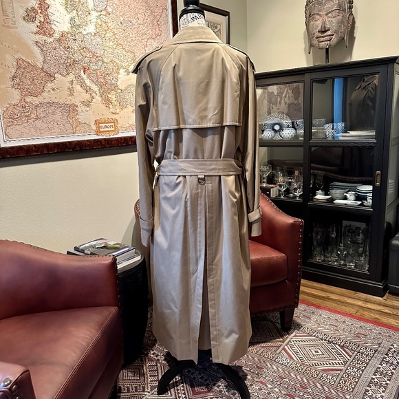 BURBERRY | Double-Breasted Trench Coat with Removable Liner - Picture 2 of 12